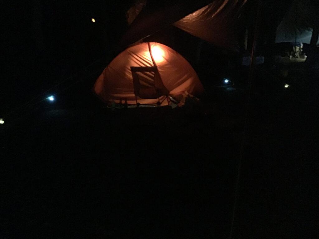 夜のテント