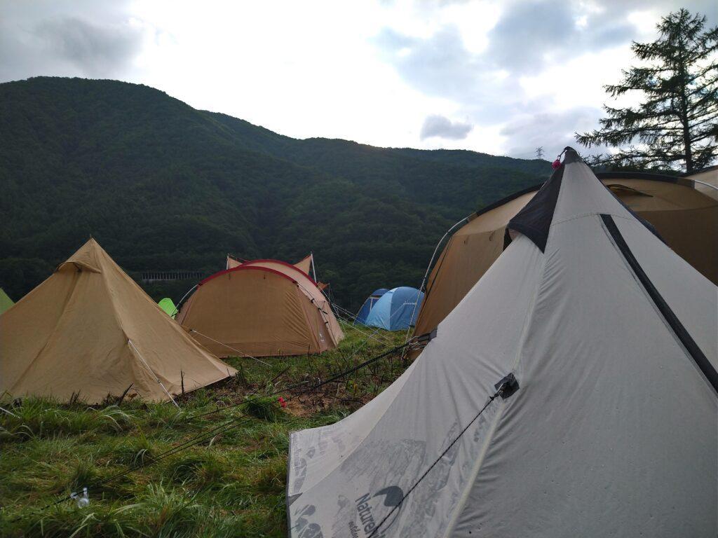 キャンプ場の朝