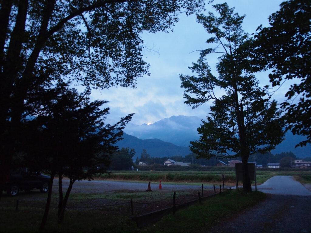 キャンプ場の朝