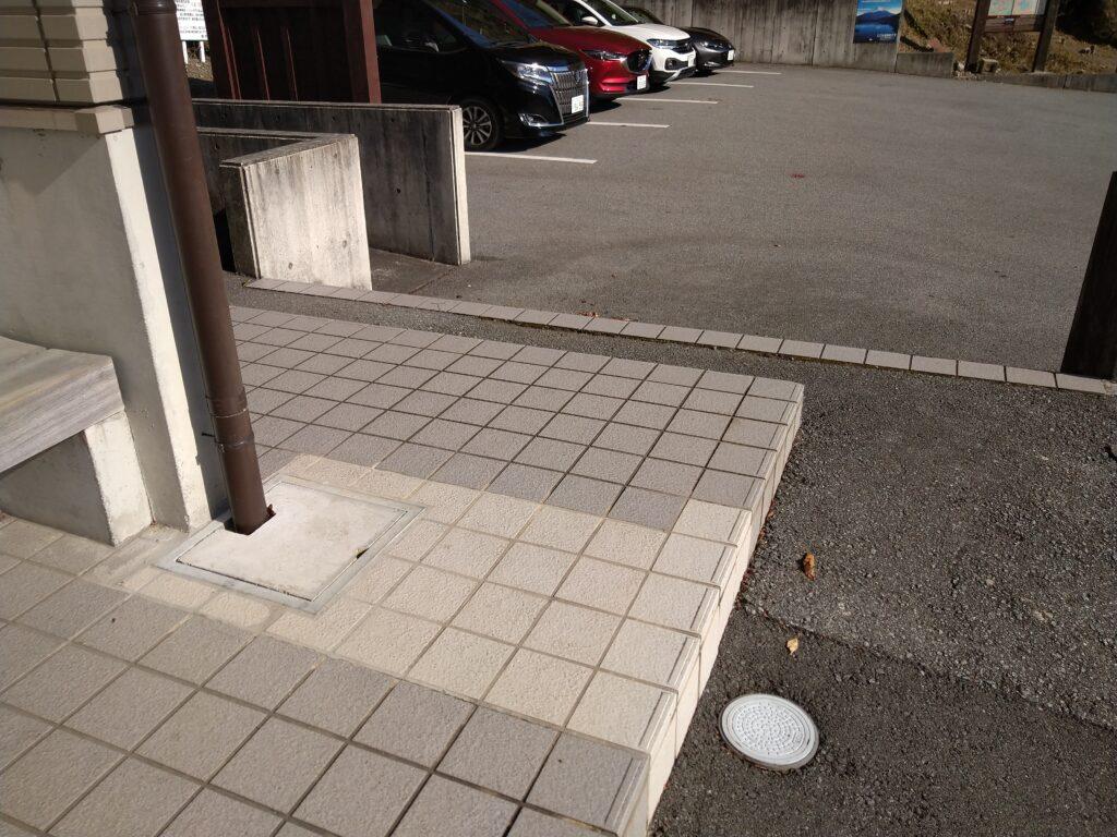 トイレの脇