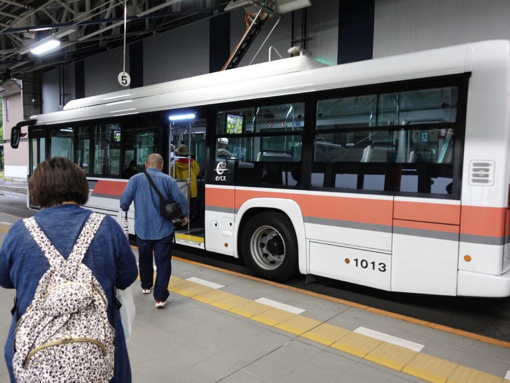 扇沢のバス乗り場