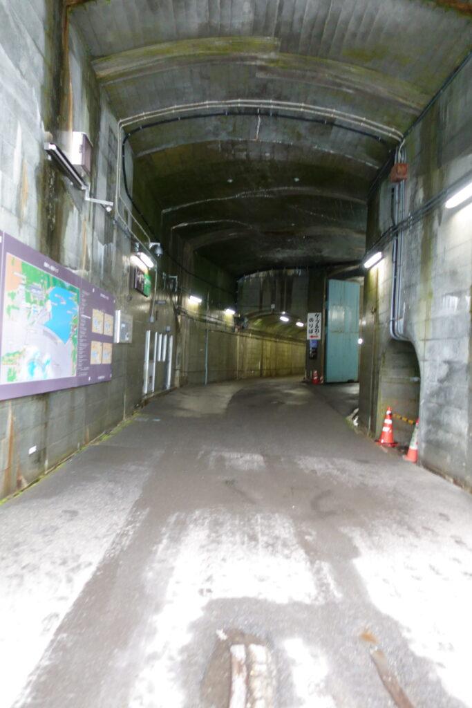 ケーブルカー乗り場への道
