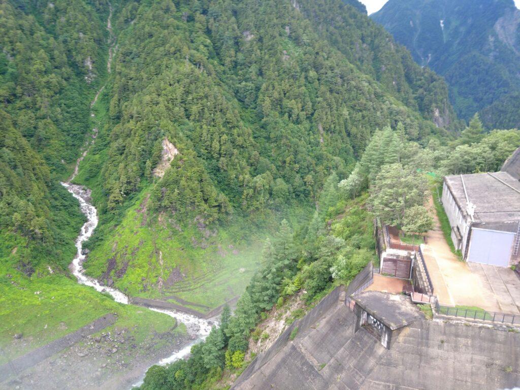 黒部ダムからの景色