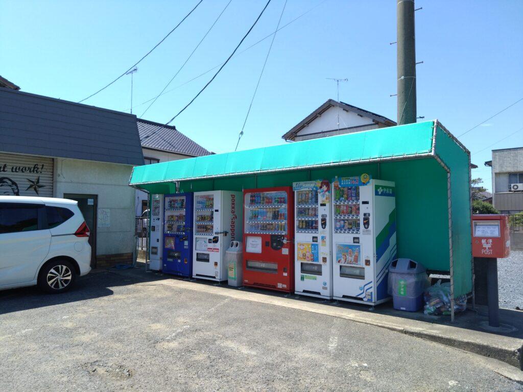 売店前の自動販売機