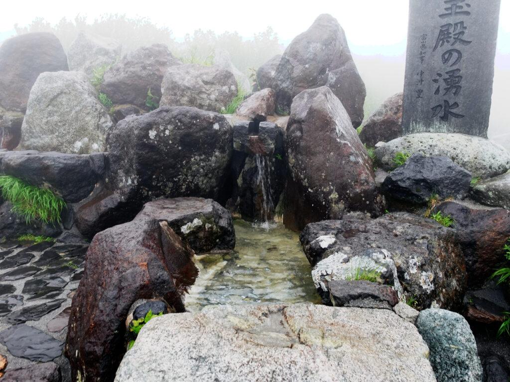玉殿の湧水