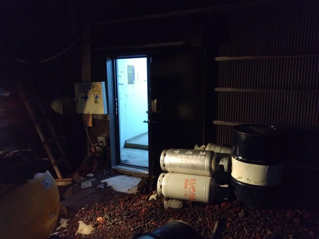 胸突山荘、トイレ?
