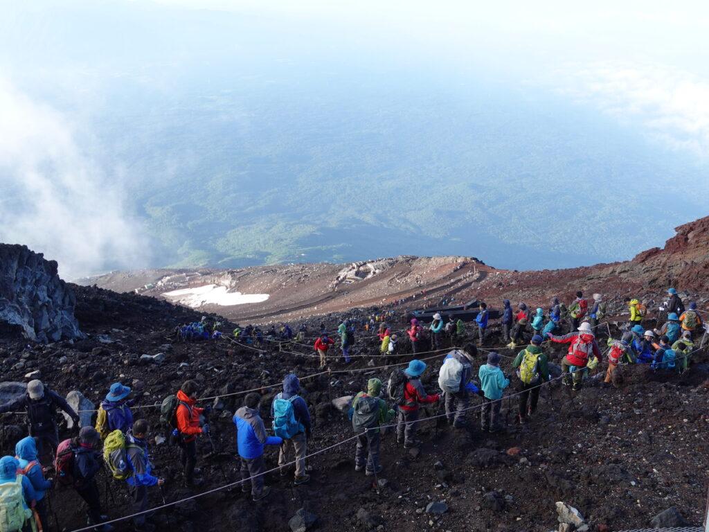 下山行列
