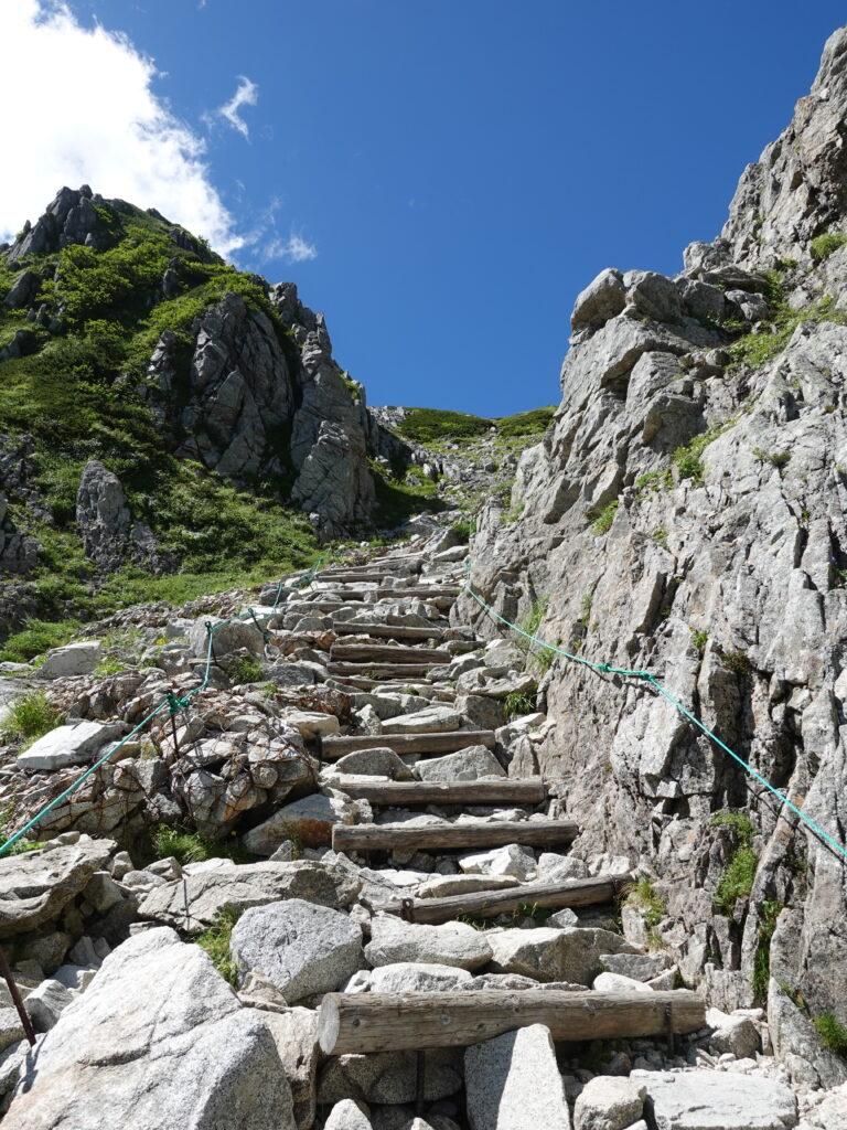 岩場の階段