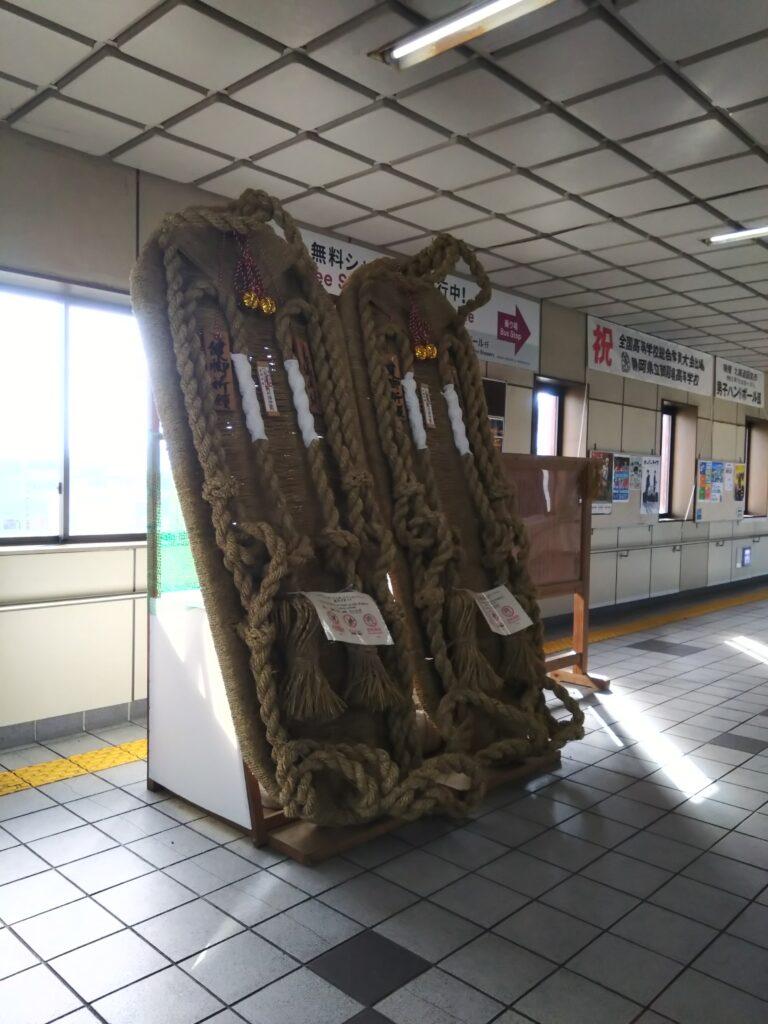 巨大わらじ