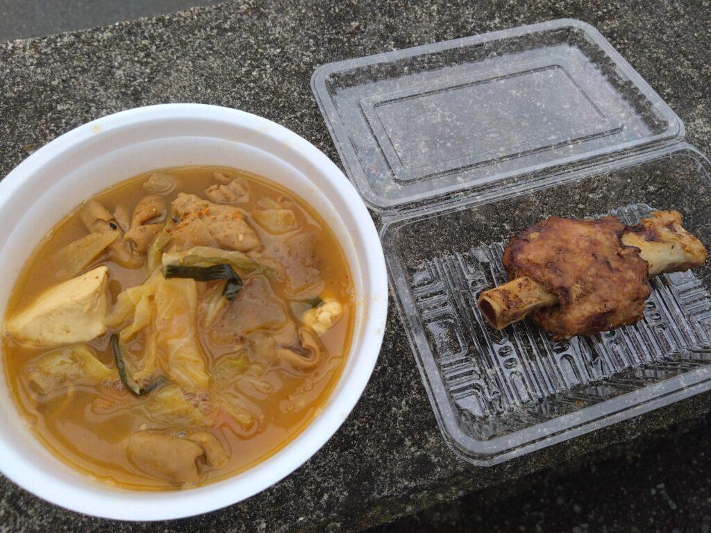 もつ煮と骨付き肉