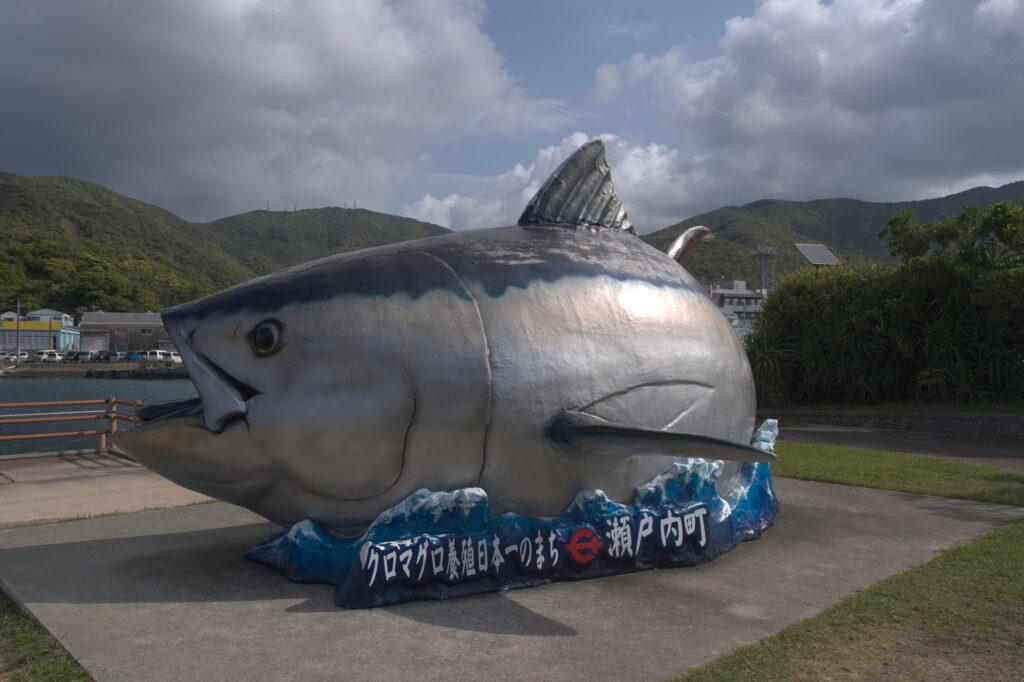 マグロ像