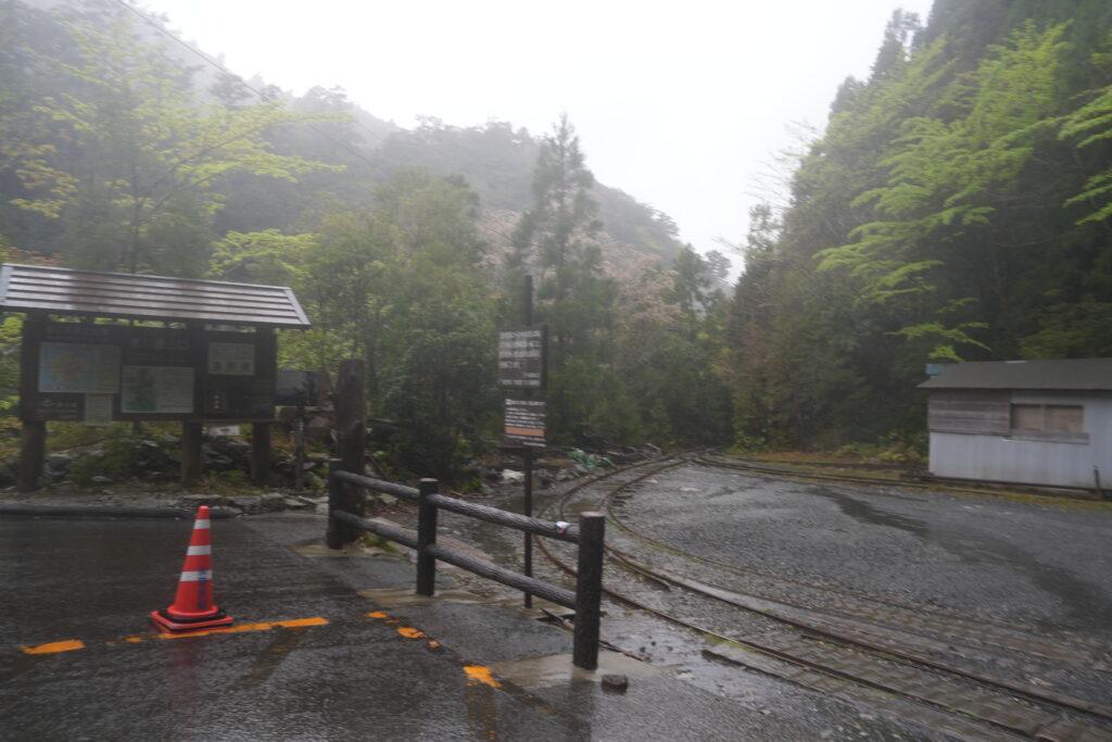 荒川登山口停車場