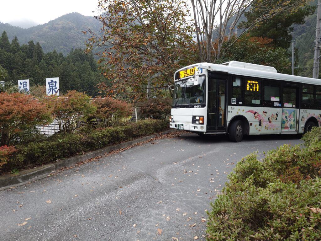 三峰口駅行きバス