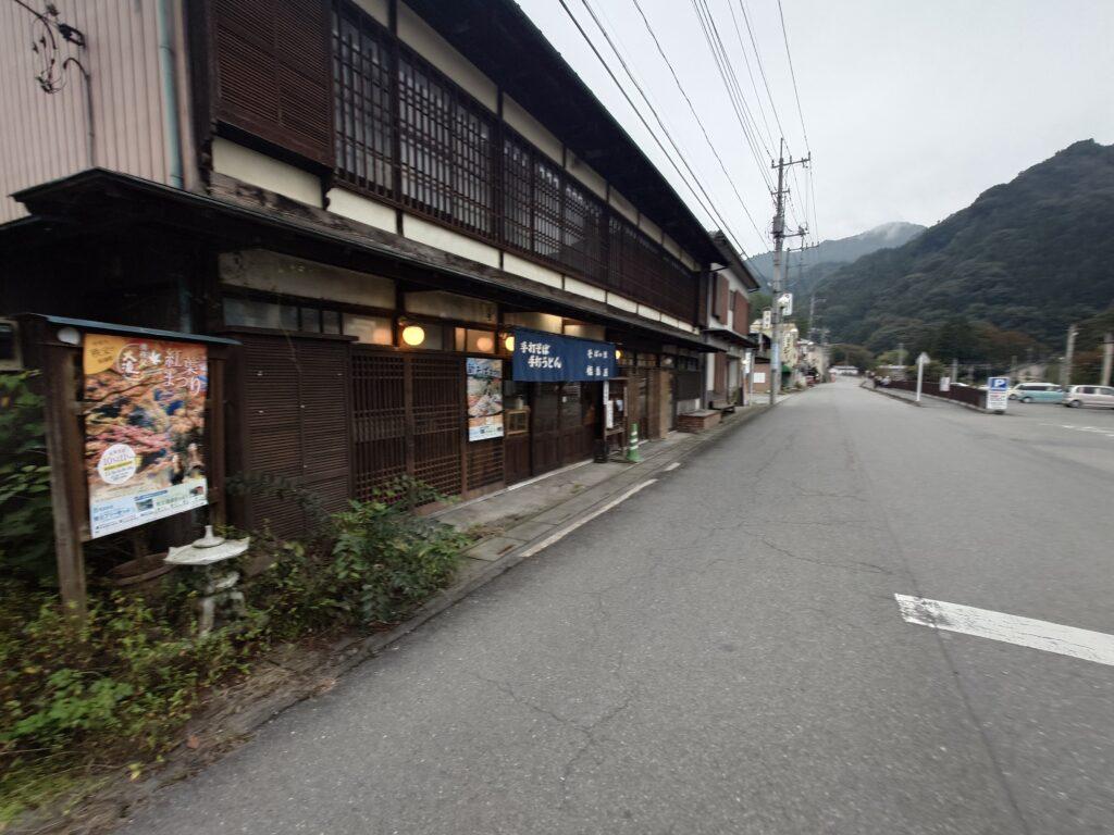 三峰口駅前のそば屋