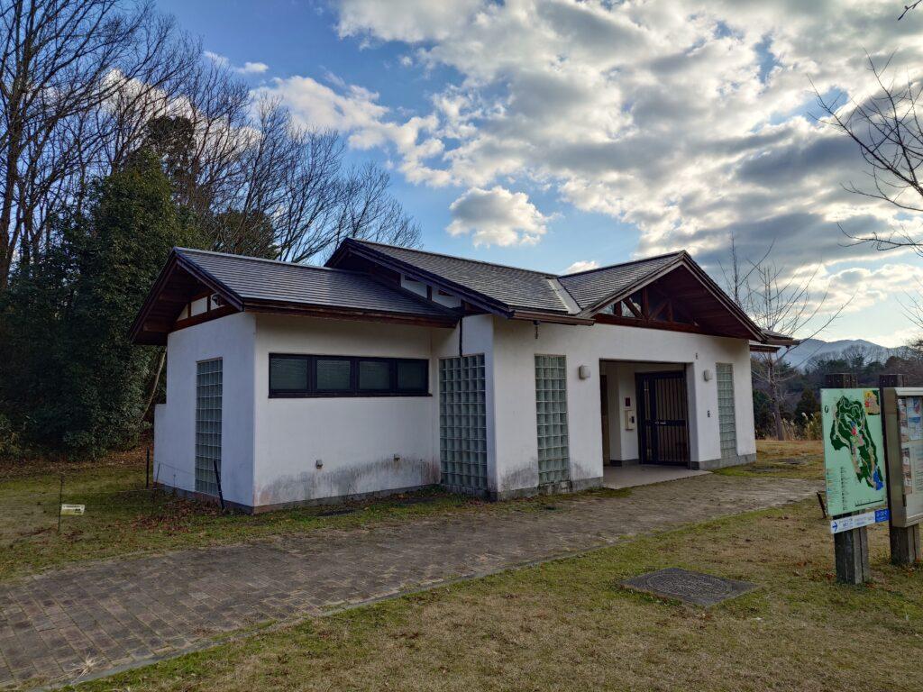 トイレとシャワー棟