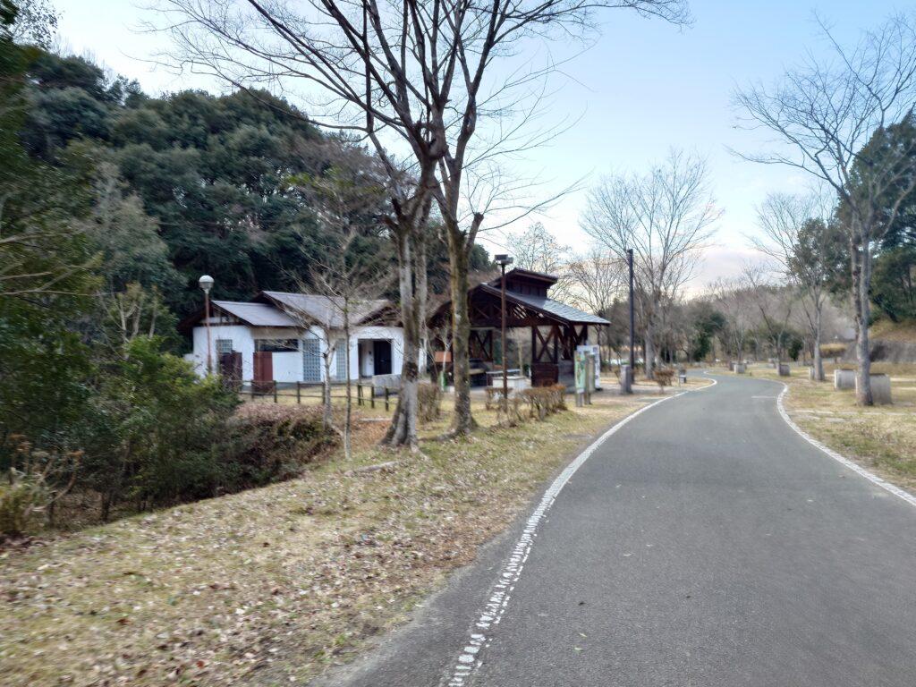 トイレと炊事場