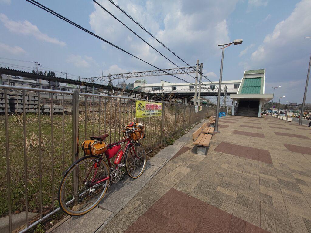 三沢駅で自転車組立