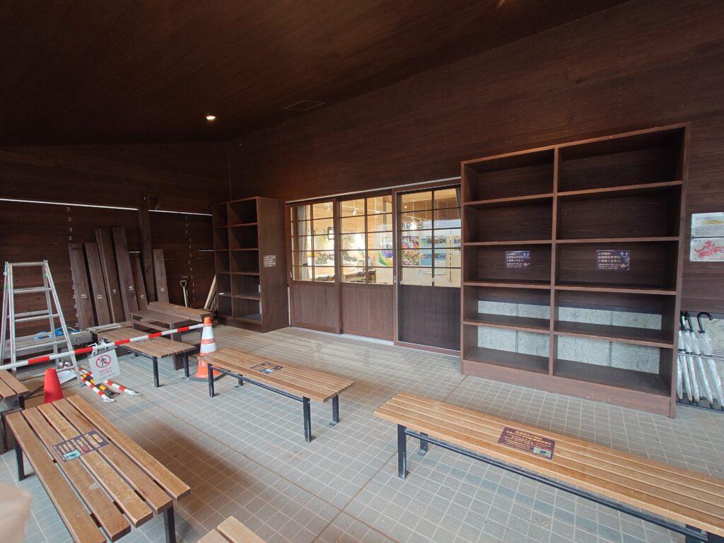 尾瀬沼ビジターセンター休憩場所