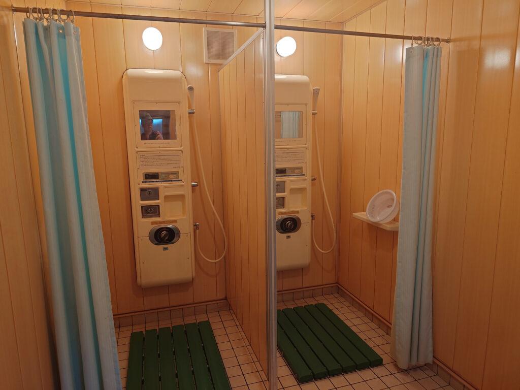 シャワー室